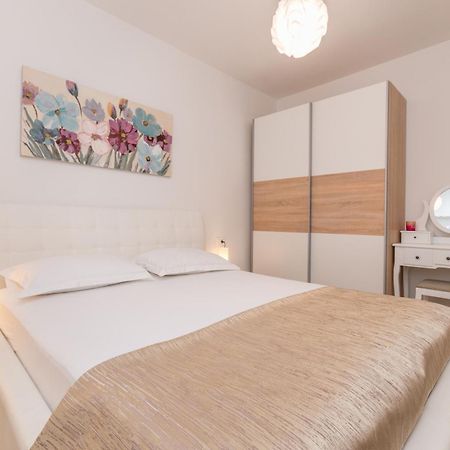 Apartmani Bonaca - 10M To The Sea Grebaštica Екстериор снимка