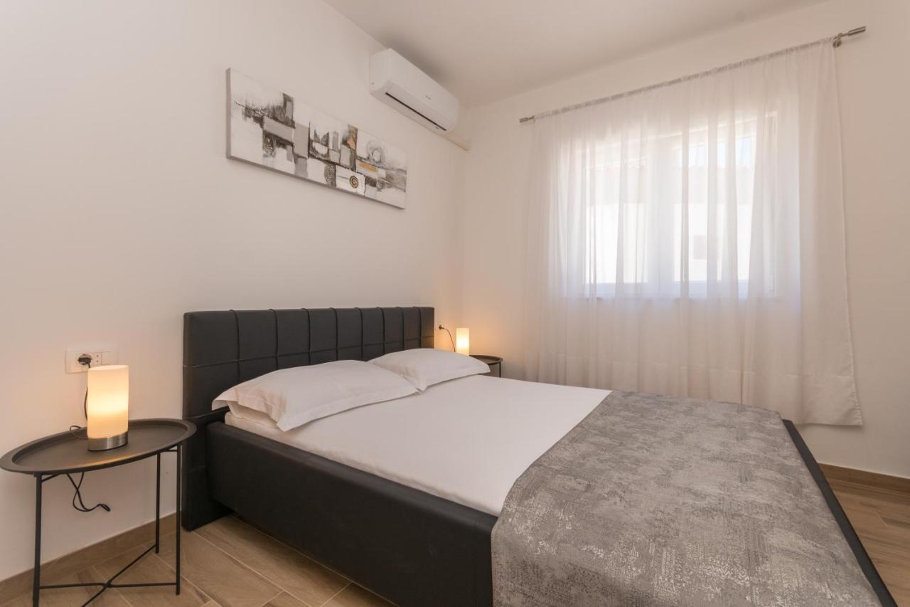 Apartmani Bonaca - 10M To The Sea Grebaštica Екстериор снимка